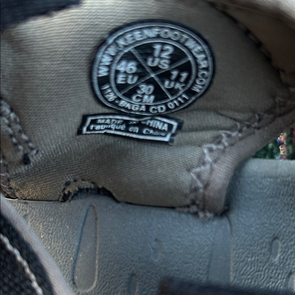 Like new Keen Black and Gray Athletic Sandals - Picture 5 of 7